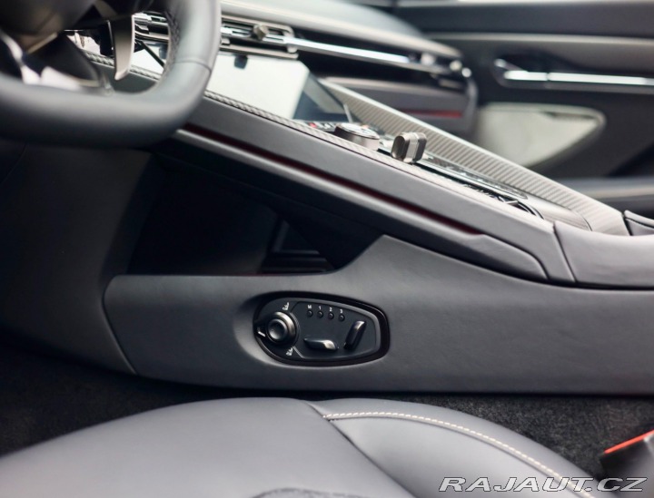 Aston Martin DB12 4.0 V8 Volante | Xenon š 2025