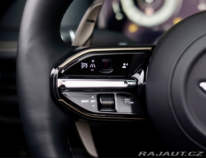 Aston Martin DB12 4.0 V8 Volante | Xenon š 2025