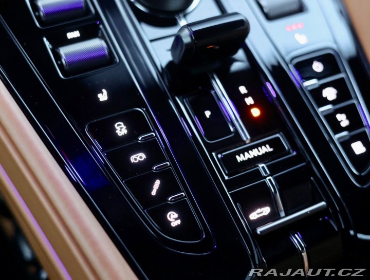 Aston Martin DB12 4.0 V8 Volante | Green m 2024