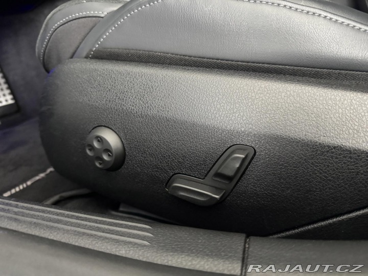 Mercedes-Benz C 300e AMG 230kW*Nez.Topení 2022