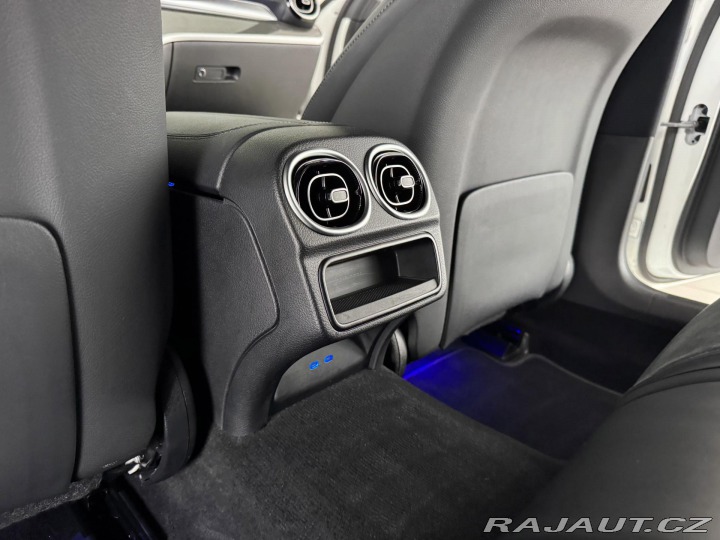 Mercedes-Benz C 300e AMG 230kW*Nez.Topení 2022