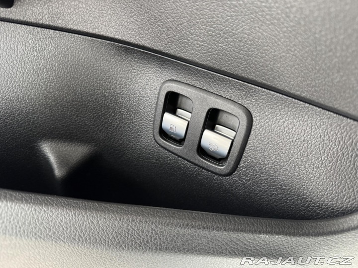 Mercedes-Benz C 300e AMG 230kW*Nez.Topení 2022