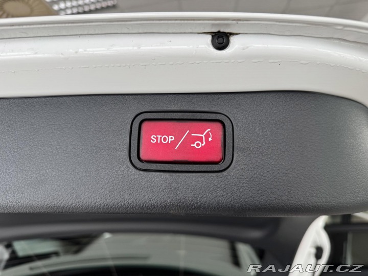 Mercedes-Benz C 300e AMG 230kW*Nez.Topení 2022