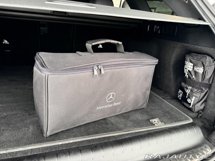 Mercedes-Benz C 300e AMG 230kW*REZERVACE! 2022