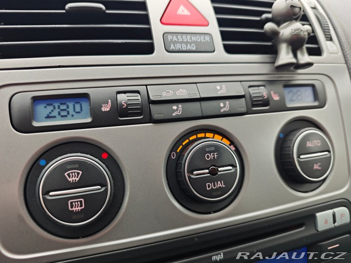 Volkswagen Touran 1.6 United Digiklima 7 mí 2008