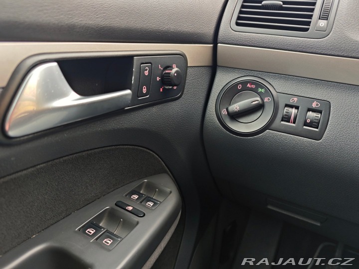 Volkswagen Touran 1.6 United Digiklima 7 mí 2008