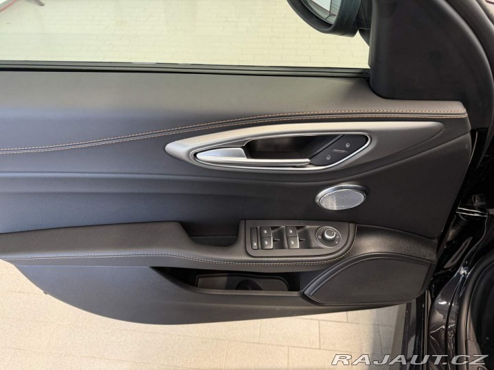 Alfa Romeo Giulia 2.0 Turbo 280k AT8 AWD I 2025