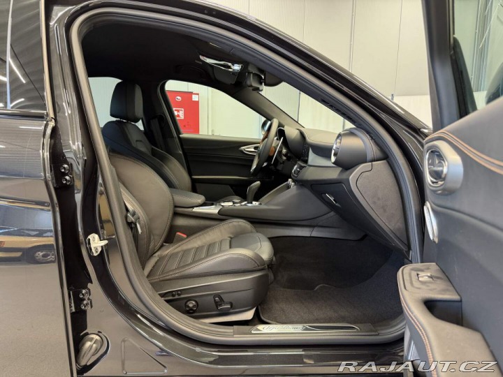 Alfa Romeo Giulia 2.0 Turbo 280k AT8 AWD  I 2025