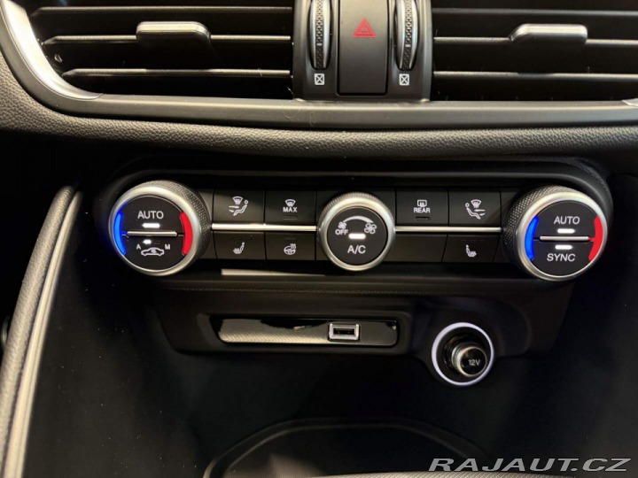 Alfa Romeo Giulia 2.0 Turbo 280k AT8 AWD I 2025