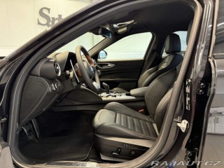 Alfa Romeo Giulia 2.0 Turbo 280k AT8 AWD I 2025