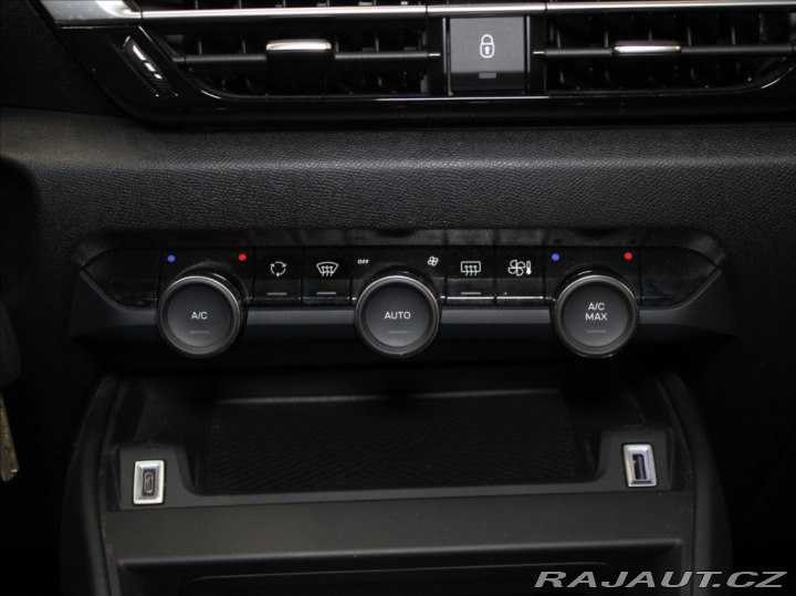 Citroën Ostatní modely ë-C4 0,1 50kWh Feel ACC KAMERA 2022