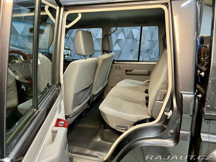 Toyota Land Cruiser 4.0 GRJ 79 DOUBLE PICK-UP 1800