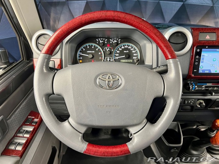 Toyota Land Cruiser 4.0 GRJ 79 DOUBLE PICK-UP 1800