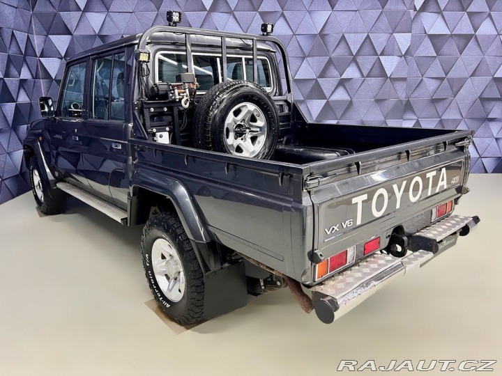 Toyota Land Cruiser 4.0 GRJ 79 DOUBLE PICK-UP 1800