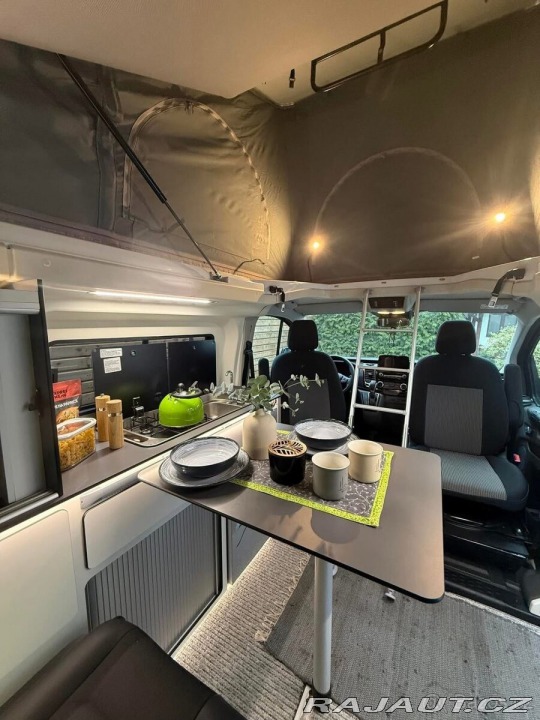 Ford Ostatní modely 2,0   výborný stav, najet 1800