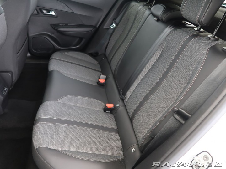 Peugeot 2008 1.2PureTech,74kW,ALLURE,M 2024