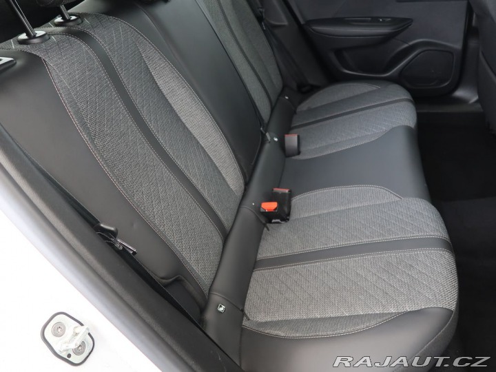 Peugeot 2008 1.2PureTech,74kW,ALLURE,M 1800