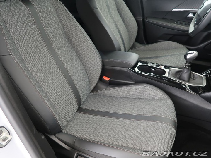 Peugeot 2008 1.2PureTech,74kW,ALLURE,M 2024