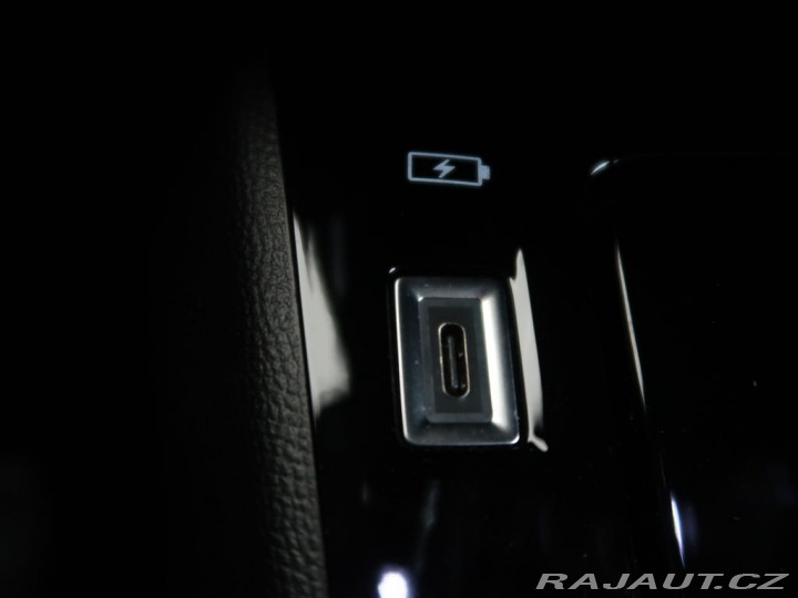 Peugeot 2008 1.2PureTech,74kW,ALLURE,M 1800