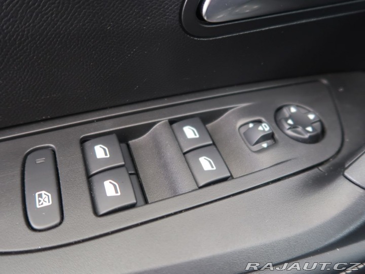 Peugeot 2008 1.2PureTech,74kW,ALLURE,M 2024