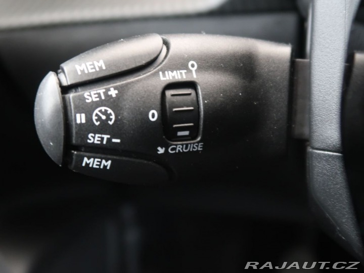 Peugeot 2008 1.2PureTech,74kW,ALLURE,M 1800