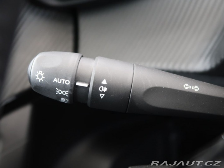 Peugeot 2008 1.2PureTech,74kW,ALLURE,M 2024