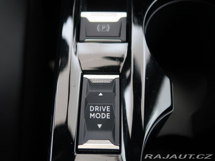 Peugeot 2008 1.2PureTech,74kW,ALLURE,M 1800