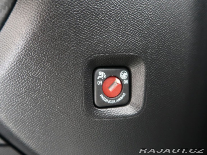 Peugeot 2008 1.2PureTech,74kW,ALLURE,M 1800