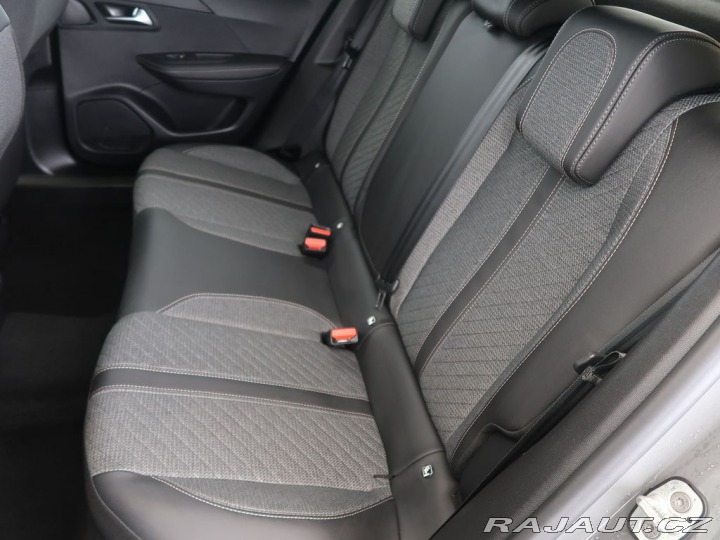 Peugeot 2008 1.2PureTech,74kW,ALLURE,M 1800