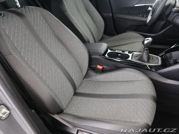 Peugeot 2008 1.2PureTech,74kW,ALLURE,M 1800