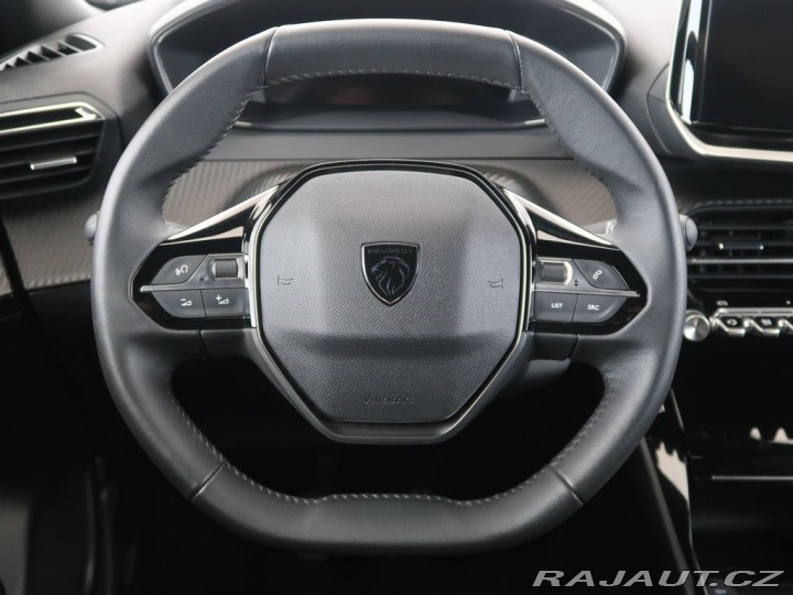 Peugeot 2008 1.2PureTech,74kW,ALLURE,M 1800