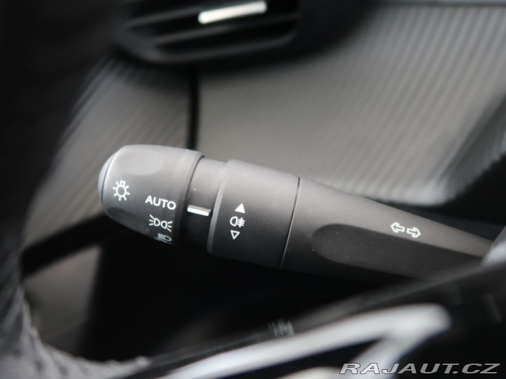 Peugeot 2008 1.2PureTech,74kW,ALLURE,M 1800