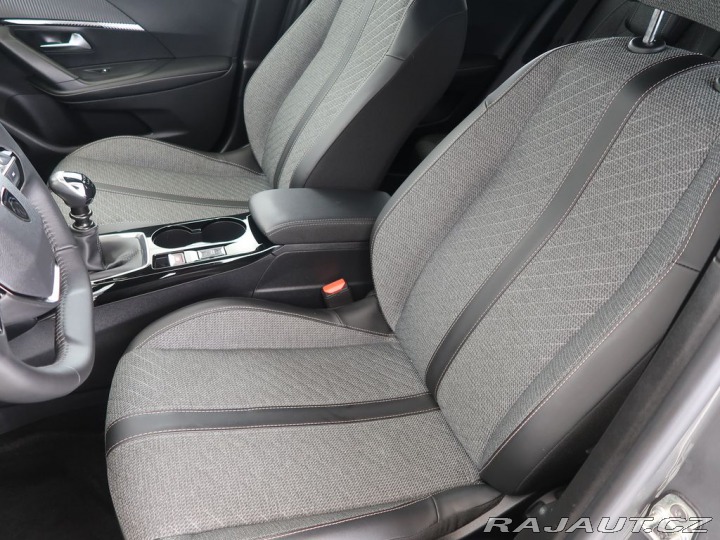 Peugeot 2008 1.2PureTech,74kW,ALLURE,M 1800