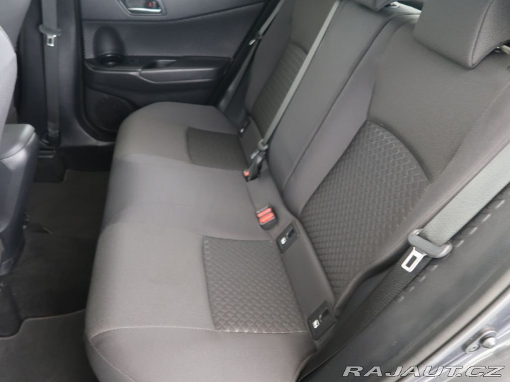 Toyota C-HR 1.8Hybrid,CZ,1Maj,Comfort 2023