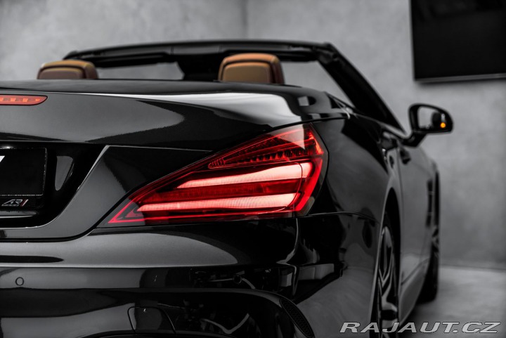 Mercedes-Benz SL Cabrio AMG Masáže H&K 1800