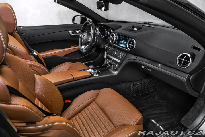 Mercedes-Benz SL Cabrio AMG Masáže H&K 1800