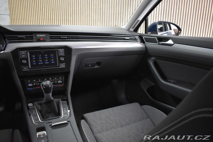 Volkswagen Passat 1.5 TSI BUSSINES*ACC*DPH* 2022