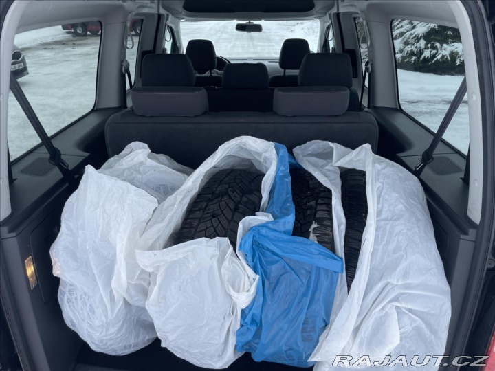 Volkswagen Caddy 2,0 TDi 103kw MAXI SOCCER 2014