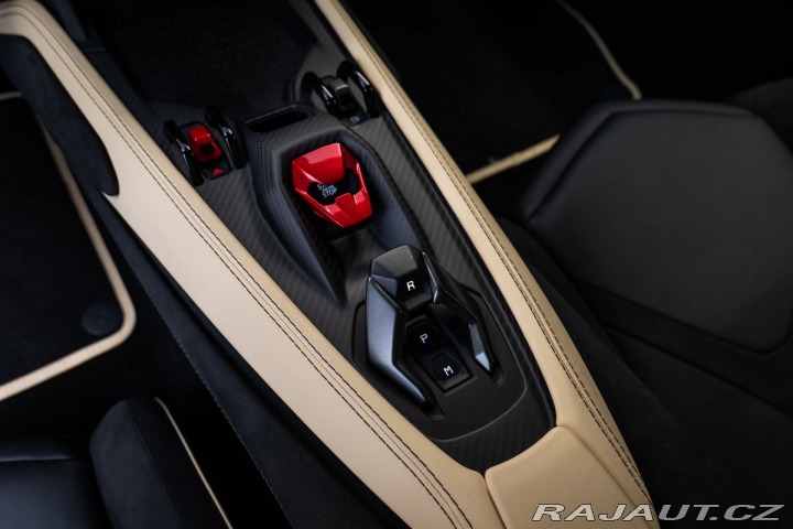 Lamborghini Revuelto  2024