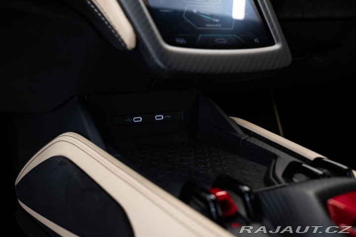 Lamborghini Revuelto  2024