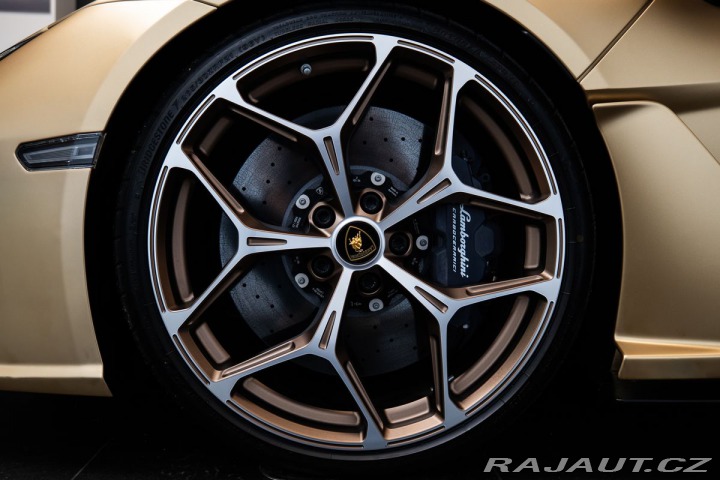 Lamborghini Revuelto  1800