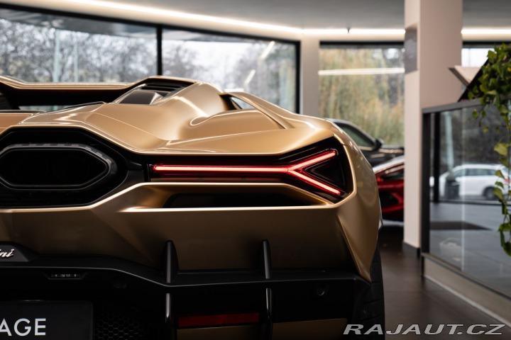 Lamborghini Revuelto  1800