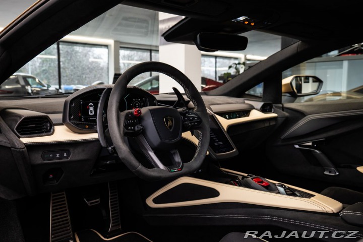 Lamborghini Revuelto  2024