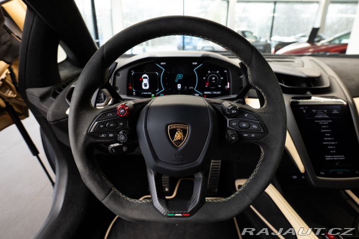 Lamborghini Revuelto  2024