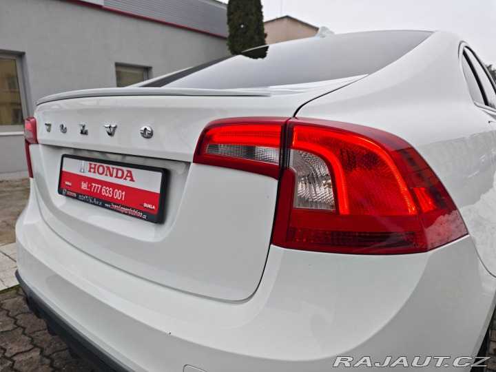 Volvo S60 2.4 D5 AWD R-Design 158kW 2011