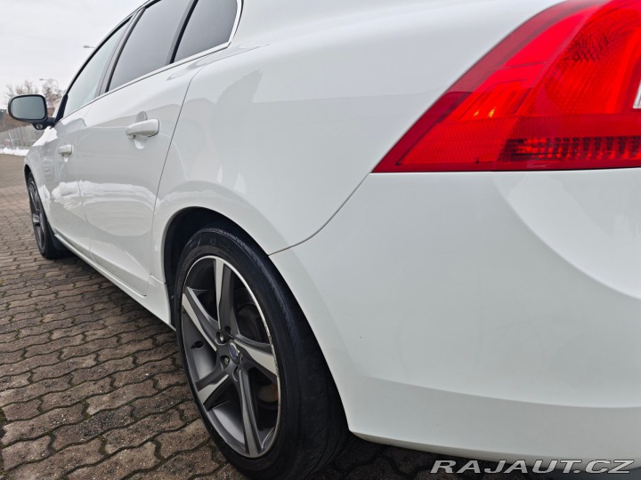 Volvo S60 2.4 D5 AWD R-Design 158kW 2011