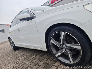 Volvo S60 2.4 D5 AWD R-Design 158kW 2011