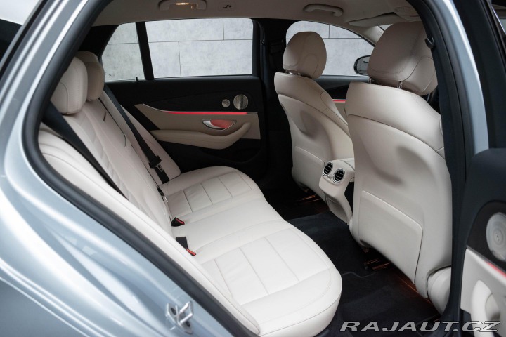Mercedes-Benz E 220d 4M AVANTGARDE*TAŽNÉ* 2022