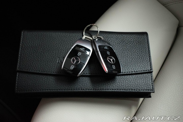 Mercedes-Benz E 220d 4M AVANTGARDE*TAŽNÉ* 2022