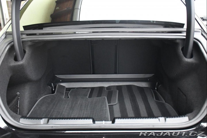 Mercedes-Benz EQE 300 1M 4L-ZÁRUKA 2025